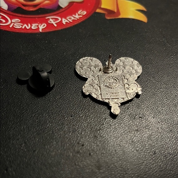 Disney Mickey Mouse trading Pin with Glasses - Black and Blue - Picture 3 of 3